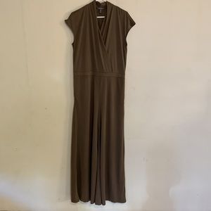 LISA RINNA Collection taupe jumpsuit size M.